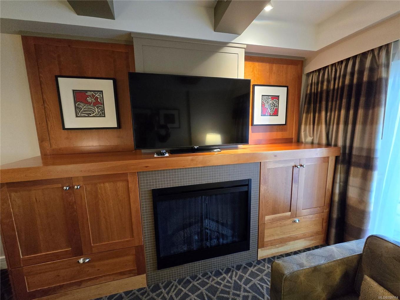 236/238 C-1999 Country Club Way, Langford, BC - Indoor With Fireplace