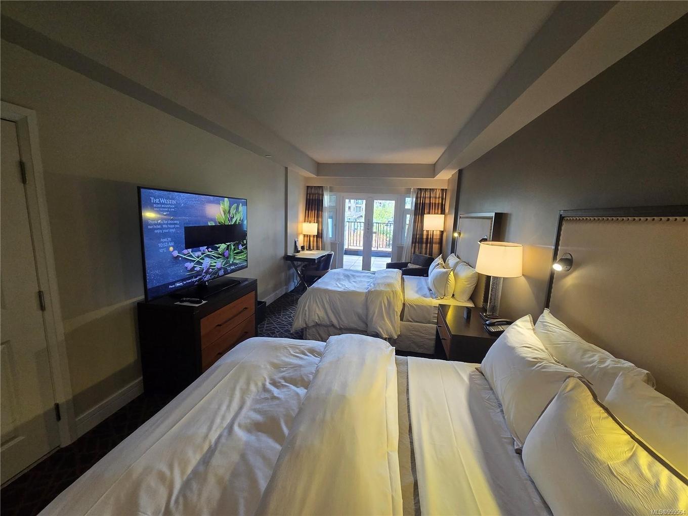 236/238 C-1999 Country Club Way, Langford, BC - Indoor Photo Showing Bedroom