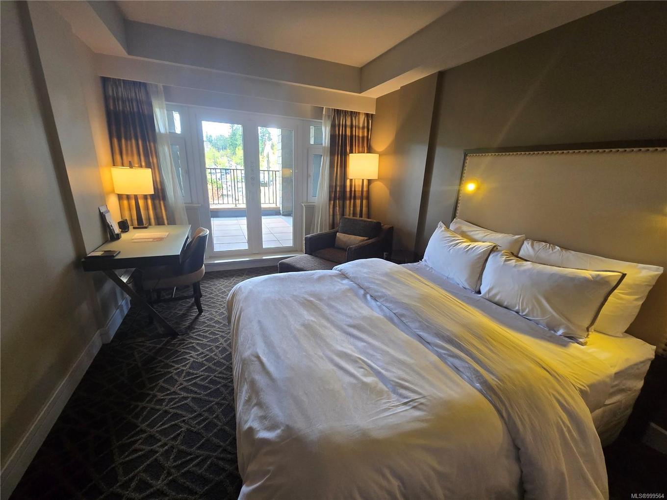 236/238 C-1999 Country Club Way, Langford, BC - Indoor Photo Showing Bedroom