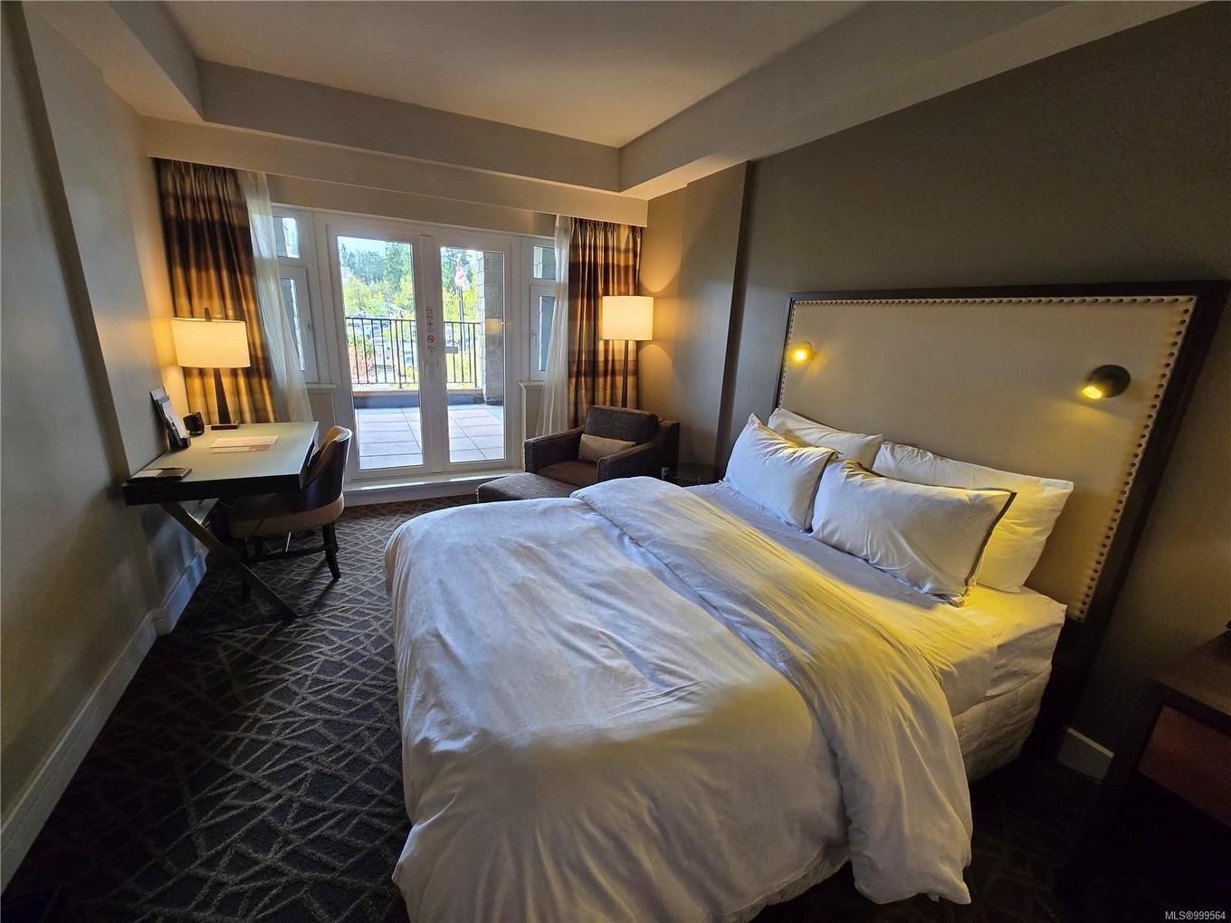 236/238 C-1999 Country Club Way, Langford, BC - Indoor Photo Showing Bedroom