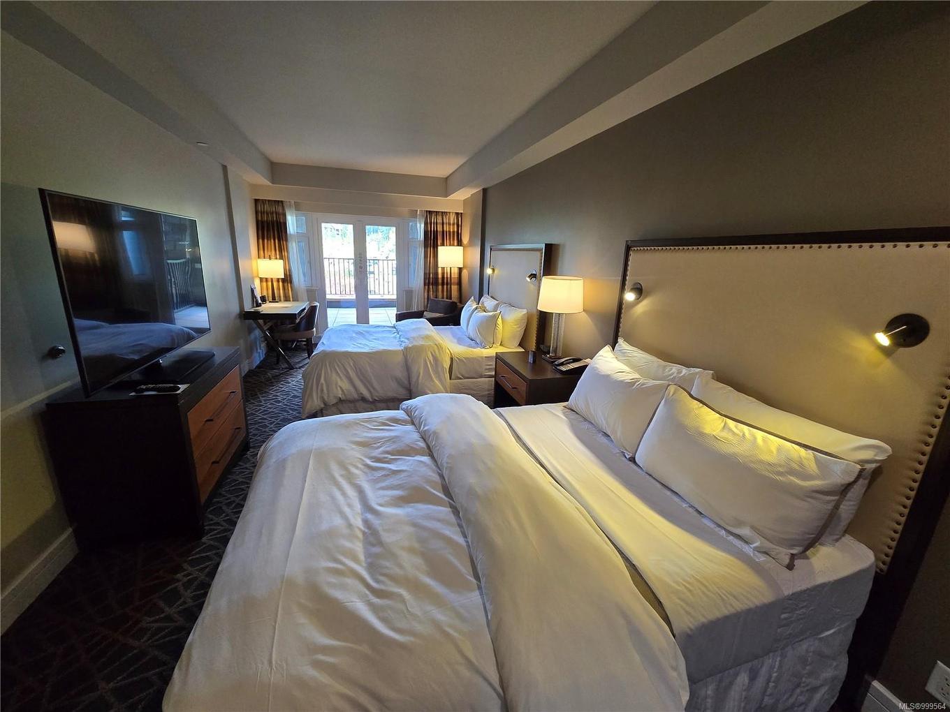 236/238 C-1999 Country Club Way, Langford, BC - Indoor Photo Showing Bedroom