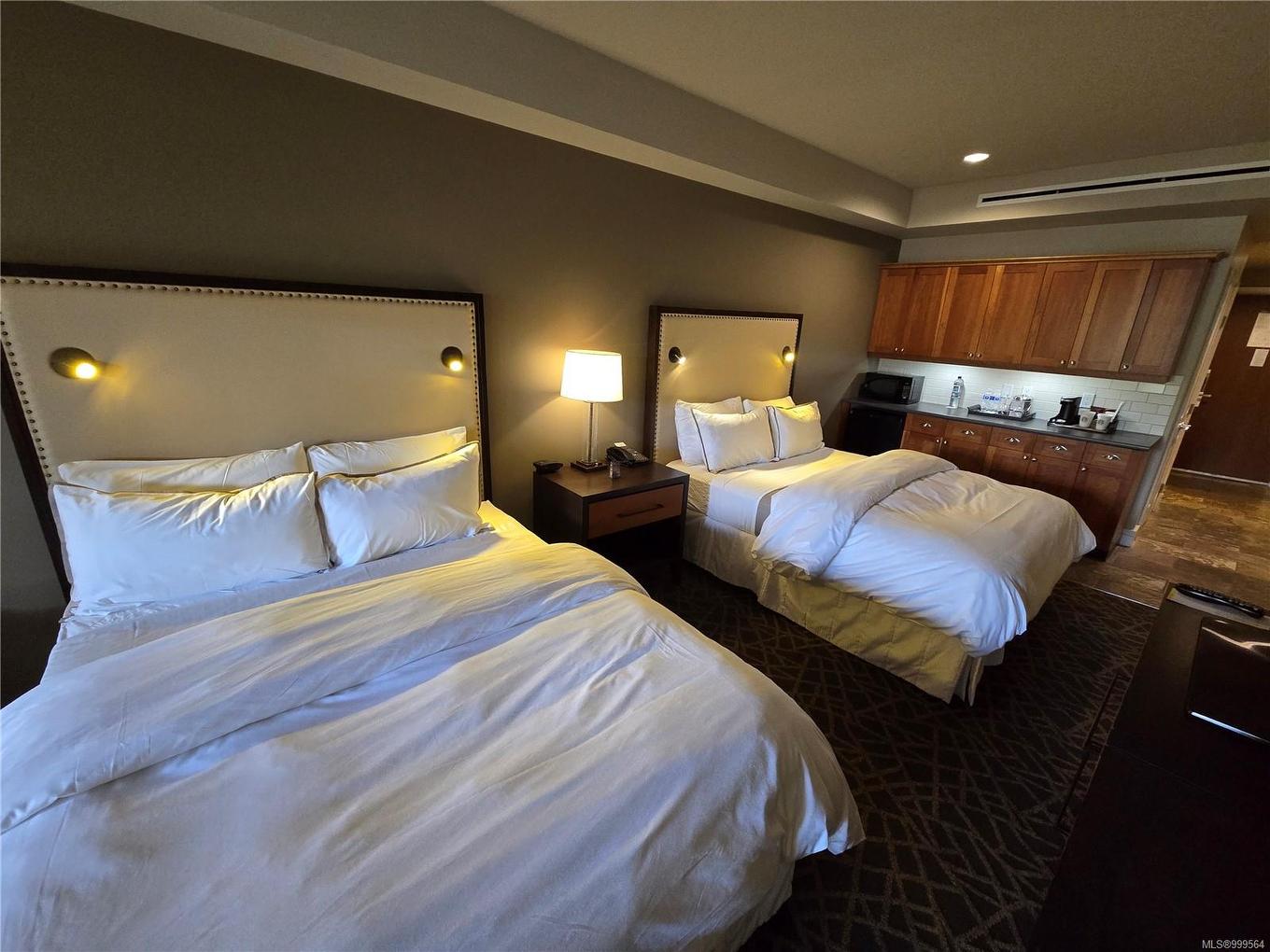 236/238 C-1999 Country Club Way, Langford, BC - Indoor Photo Showing Bedroom