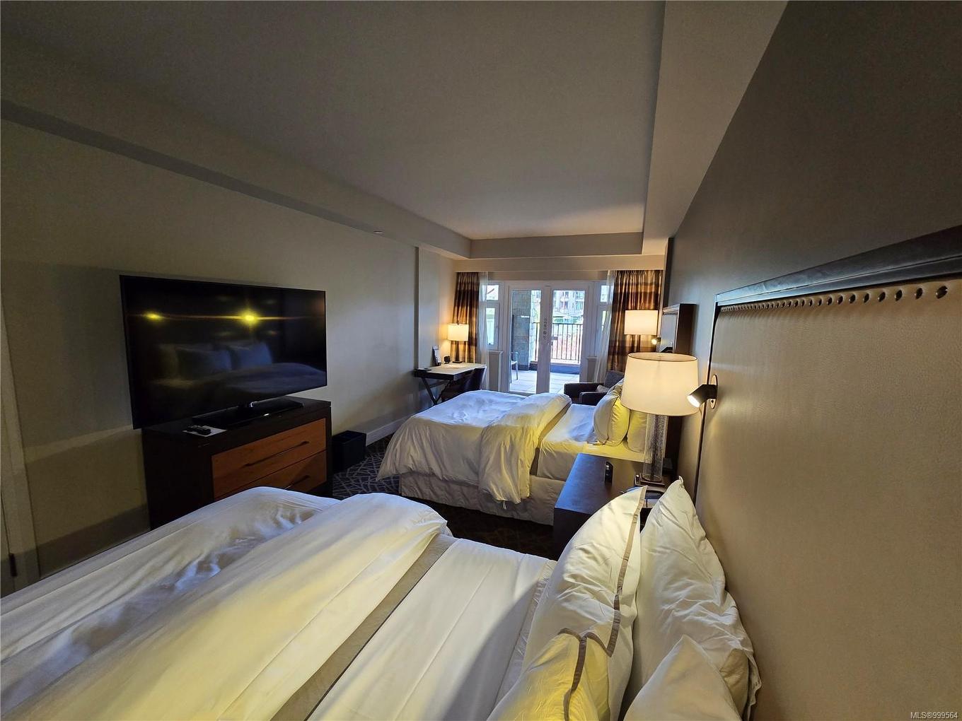 236/238 C-1999 Country Club Way, Langford, BC - Indoor Photo Showing Bedroom