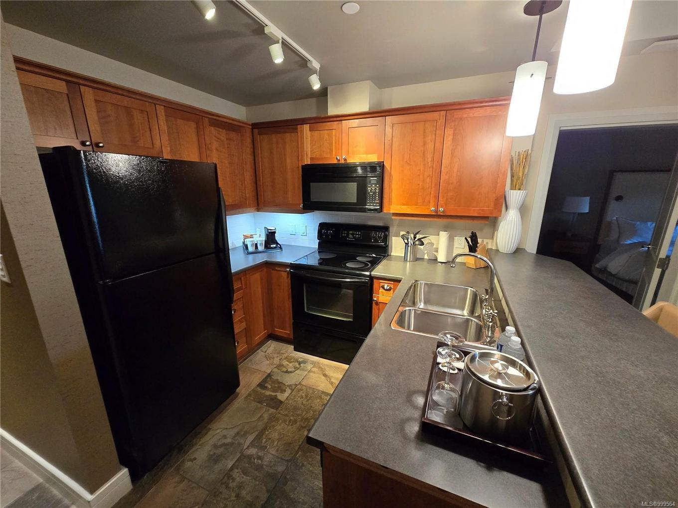 236/238 C-1999 Country Club Way, Langford, BC - Indoor Photo Showing Kitchen With Double Sink