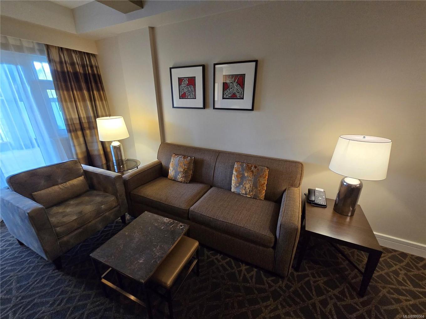 236/238 C-1999 Country Club Way, Langford, BC - Indoor Photo Showing Living Room