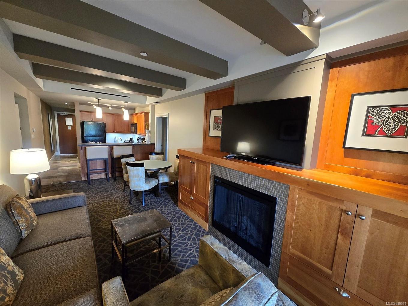 236/238 C-1999 Country Club Way, Langford, BC - Indoor Photo Showing Living Room With Fireplace