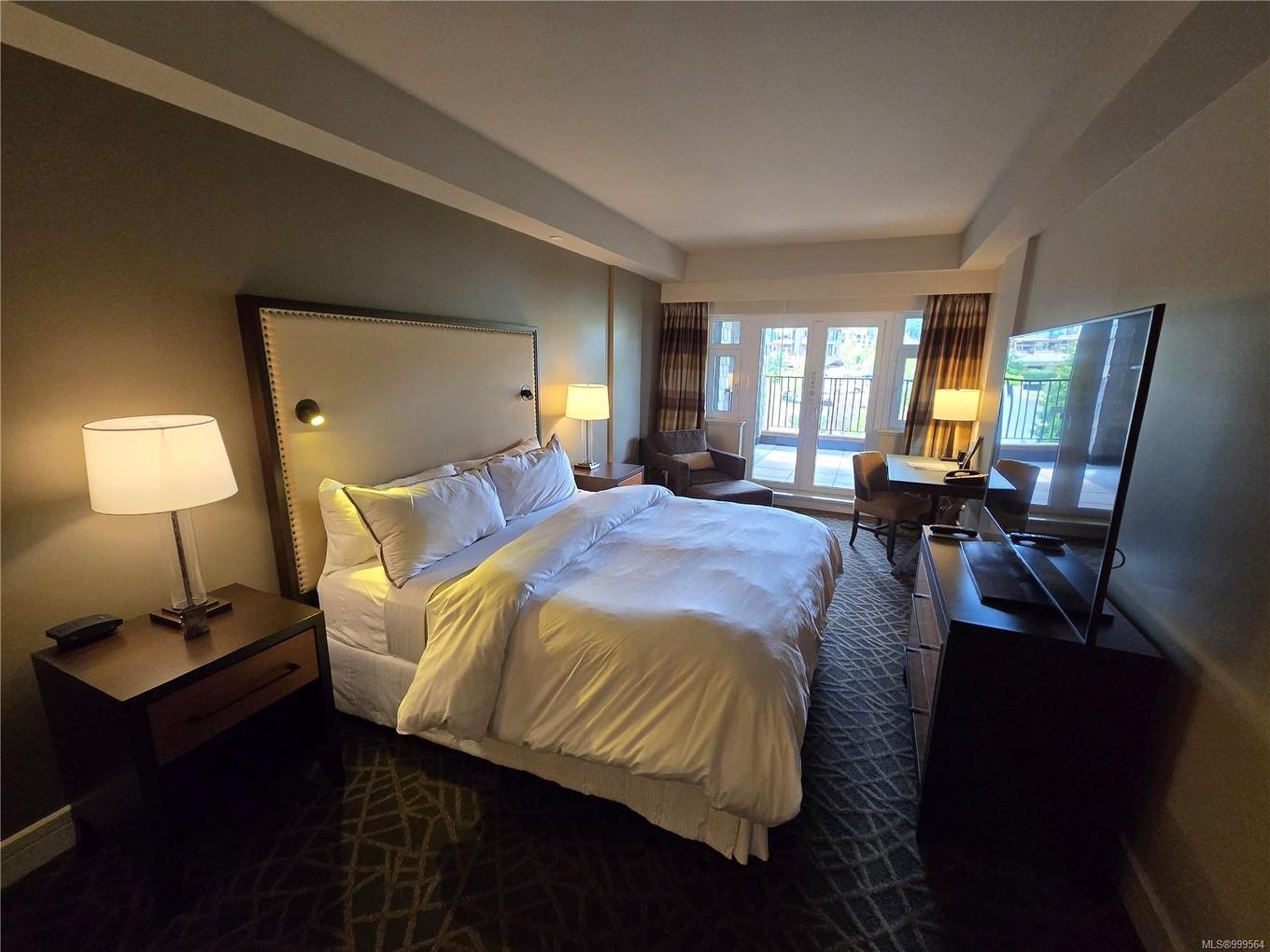 236/238 C-1999 Country Club Way, Langford, BC - Indoor Photo Showing Bedroom