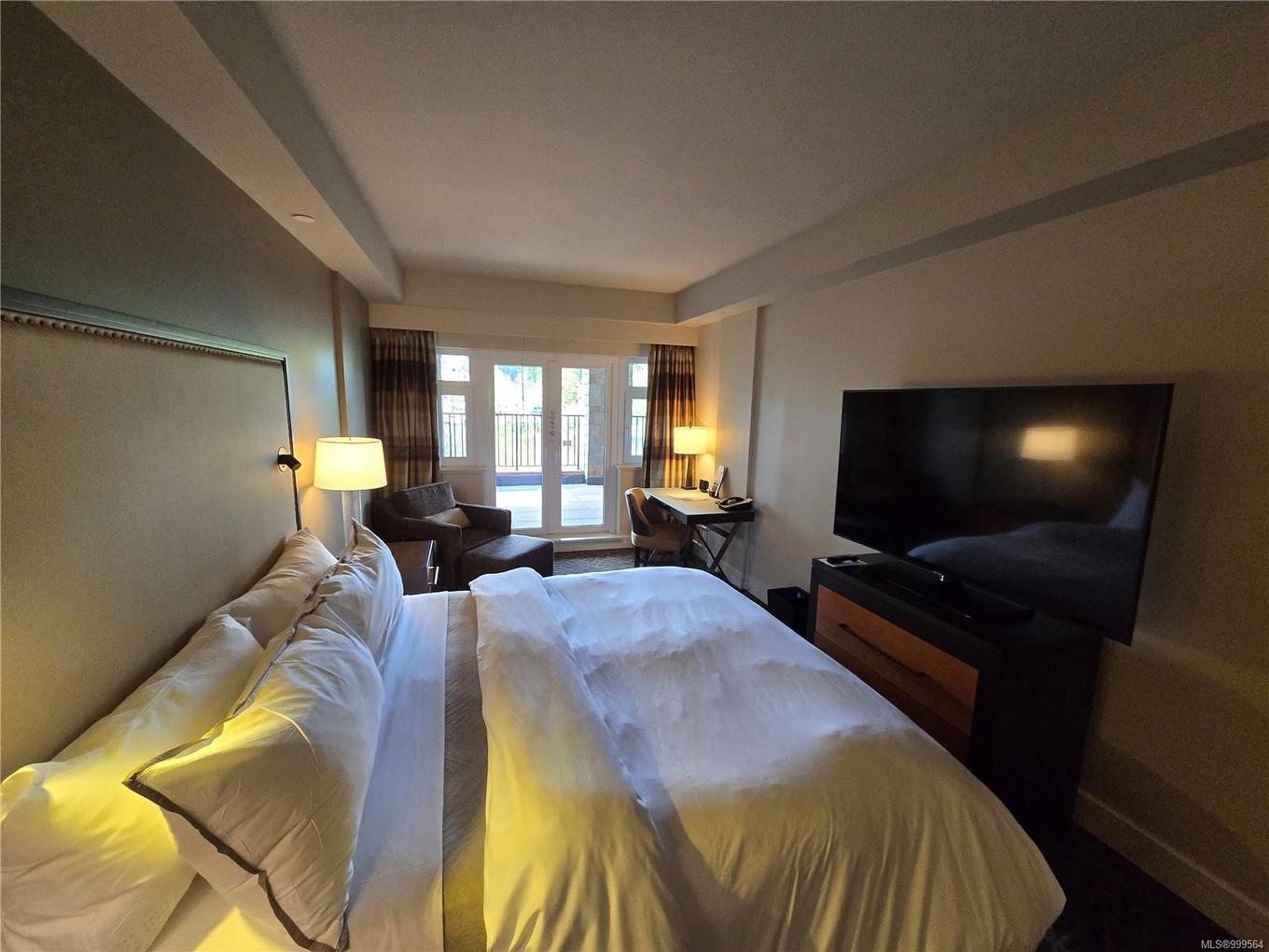 236/238 C-1999 Country Club Way, Langford, BC - Indoor Photo Showing Bedroom