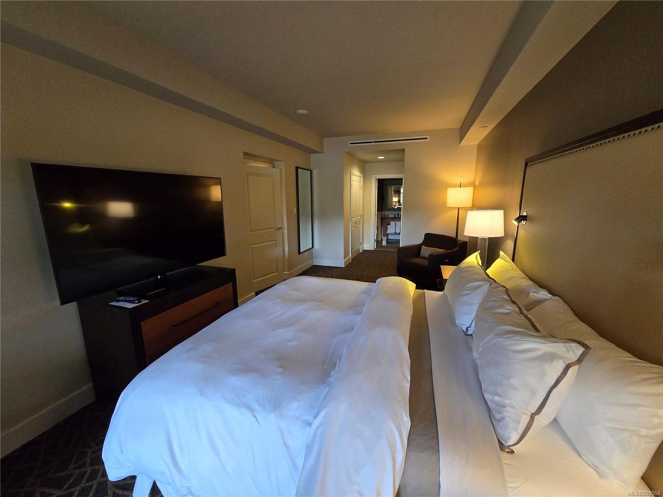 236/238 C-1999 Country Club Way, Langford, BC - Indoor Photo Showing Bedroom