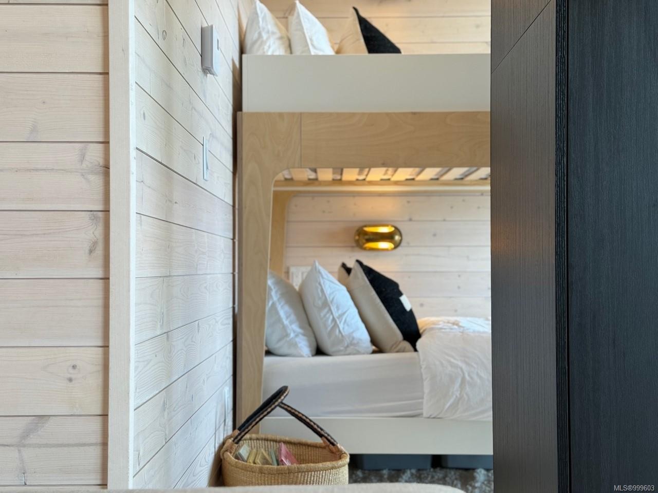 1172 Musgrave Rd, Salt Spring, BC