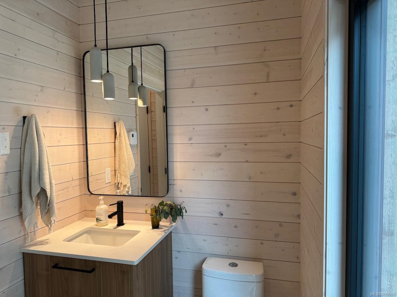 1172 Musgrave Rd, Salt Spring, BC