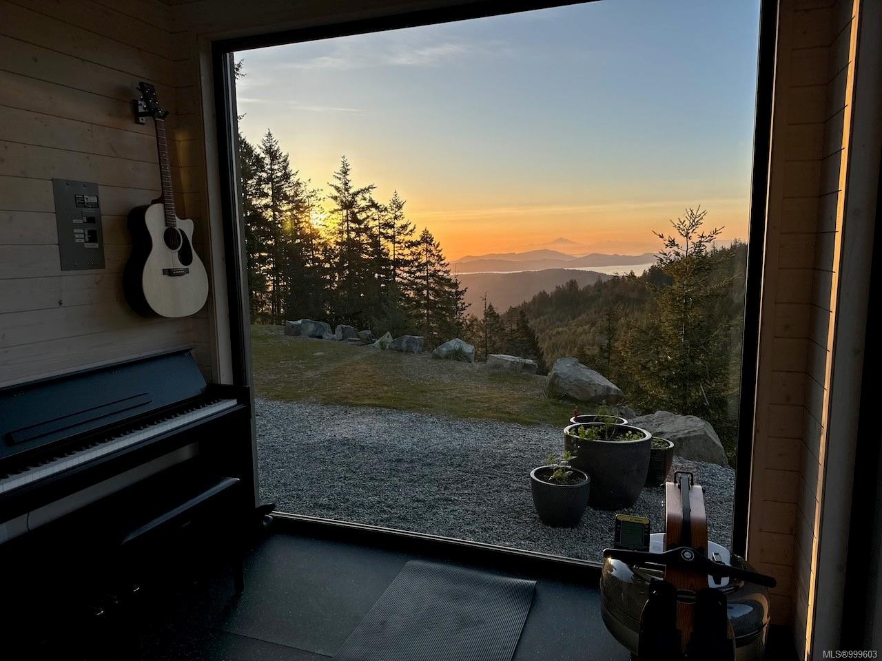 1172 Musgrave Rd, Salt Spring, BC