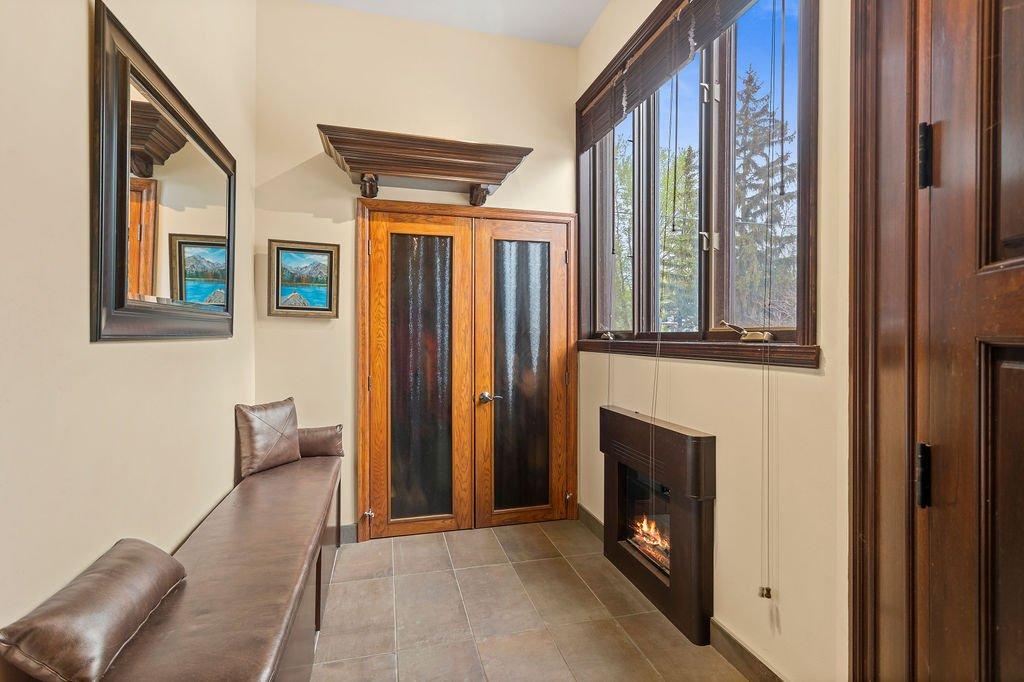 Hall - 2780 Tsse Belleau, Longueuil (Le Vieux-Longueuil), QC - Indoor Photo Showing Other Room With Fireplace