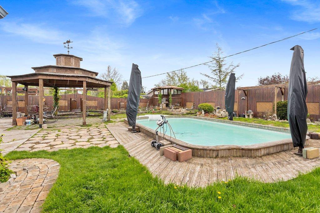 Pool - 2780 Tsse Belleau, Longueuil (Le Vieux-Longueuil), QC - Outdoor With Backyard