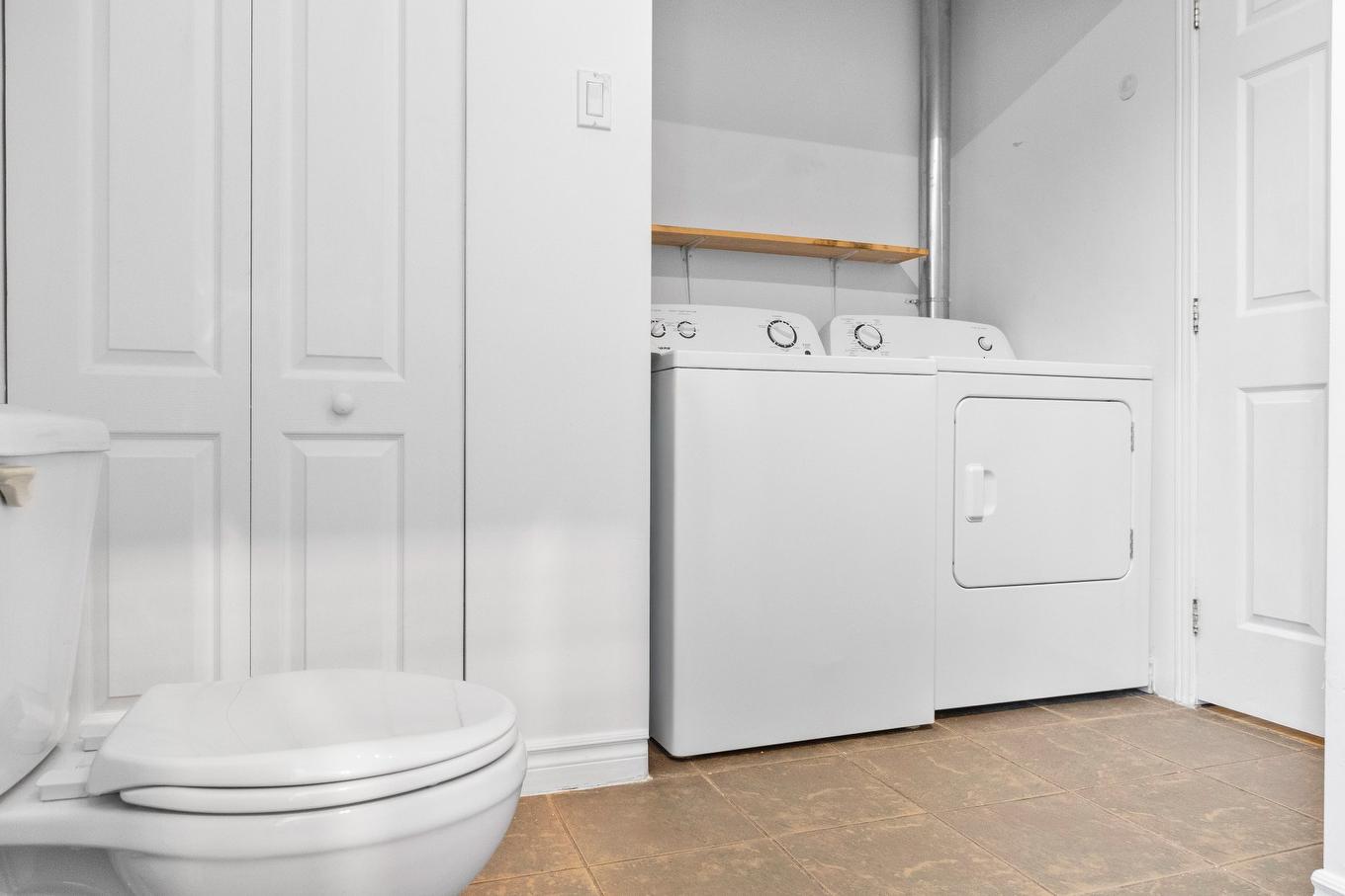 Laundry room - 8338 Rue St-Denis, Montréal (Villeray/Saint-Michel/Parc-Extension), QC - Indoor Photo Showing Laundry Room