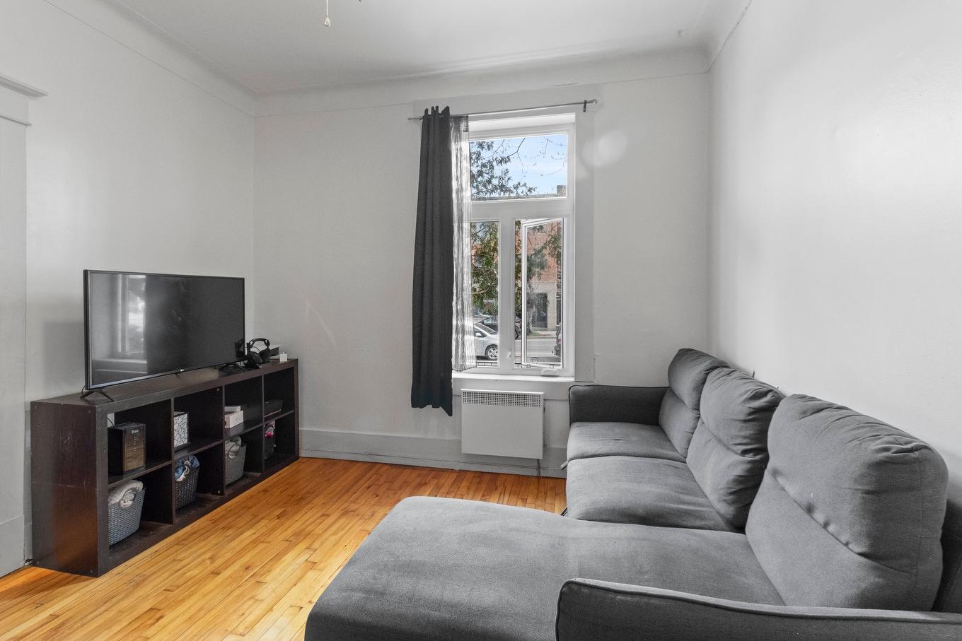 Living room - 8338 Rue St-Denis, Montréal (Villeray/Saint-Michel/Parc-Extension), QC - Indoor Photo Showing Living Room