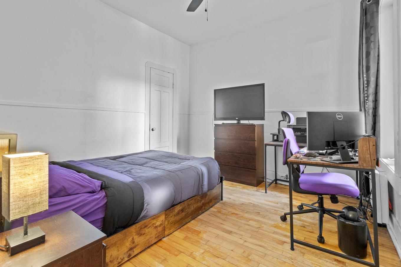 Primary bedroom - 8338 Rue St-Denis, Montréal (Villeray/Saint-Michel/Parc-Extension), QC - Indoor Photo Showing Bedroom