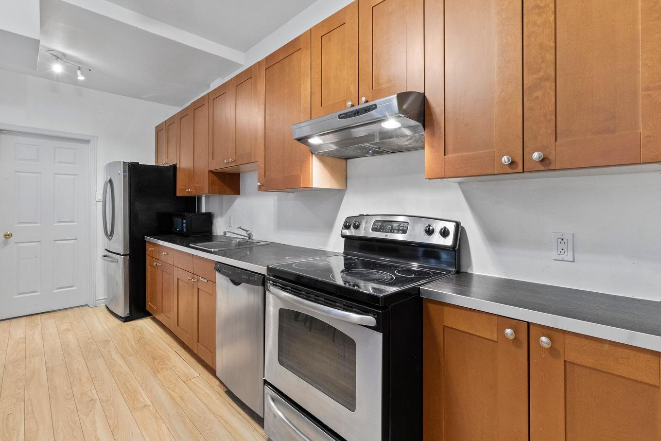 Kitchen - 8338 Rue St-Denis, Montréal (Villeray/Saint-Michel/Parc-Extension), QC - Indoor Photo Showing Kitchen