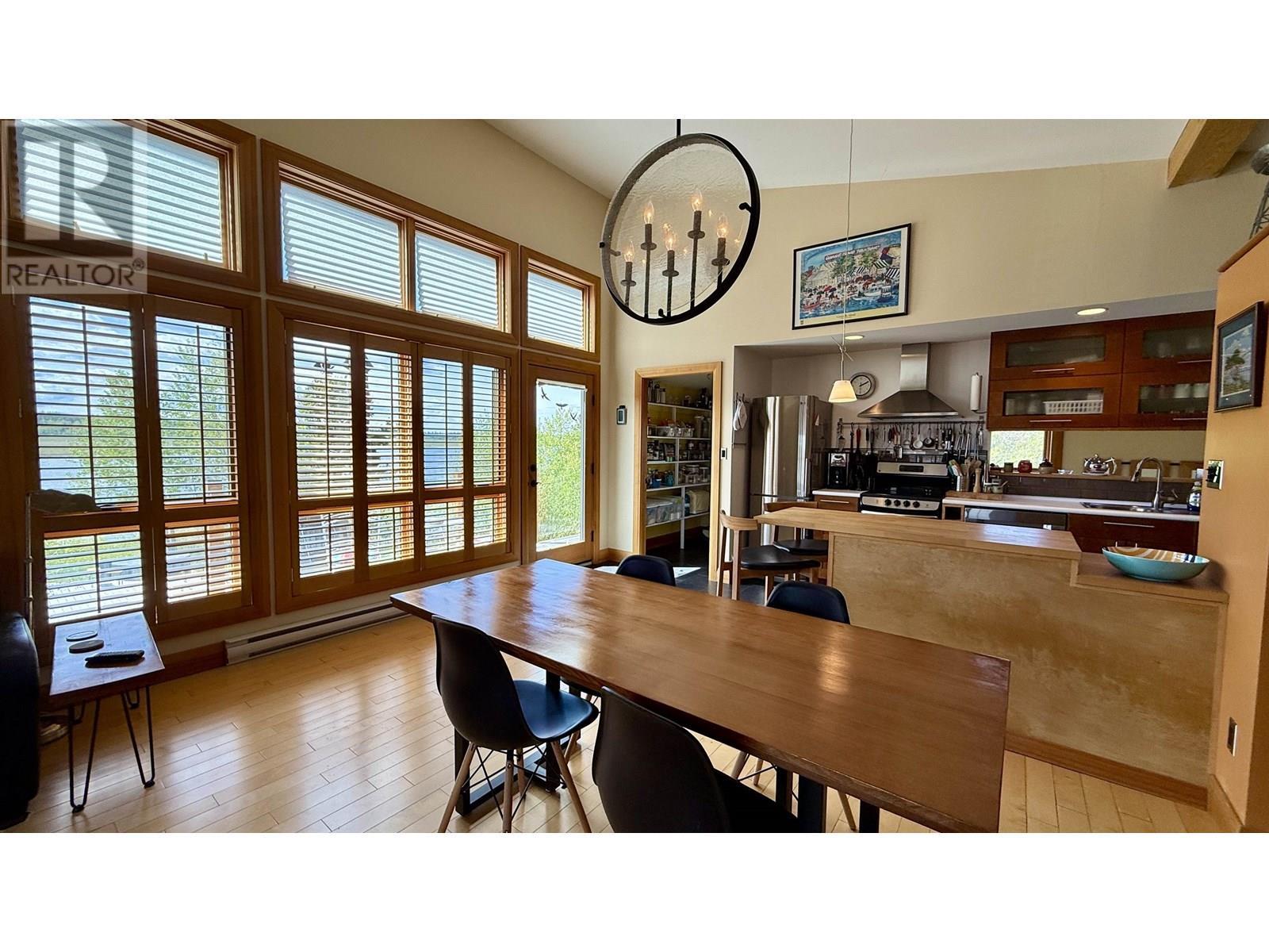 5460 Carlson Road, 100 Mile House, BC - Indoor