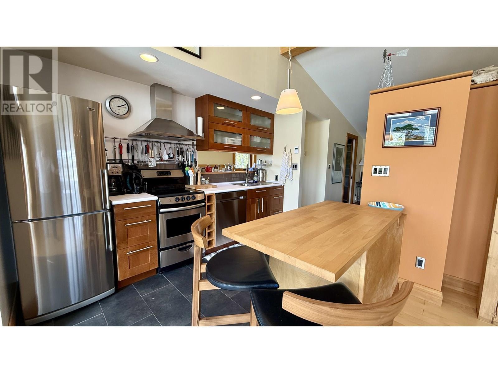 5460 Carlson Road, 100 Mile House, BC - Indoor