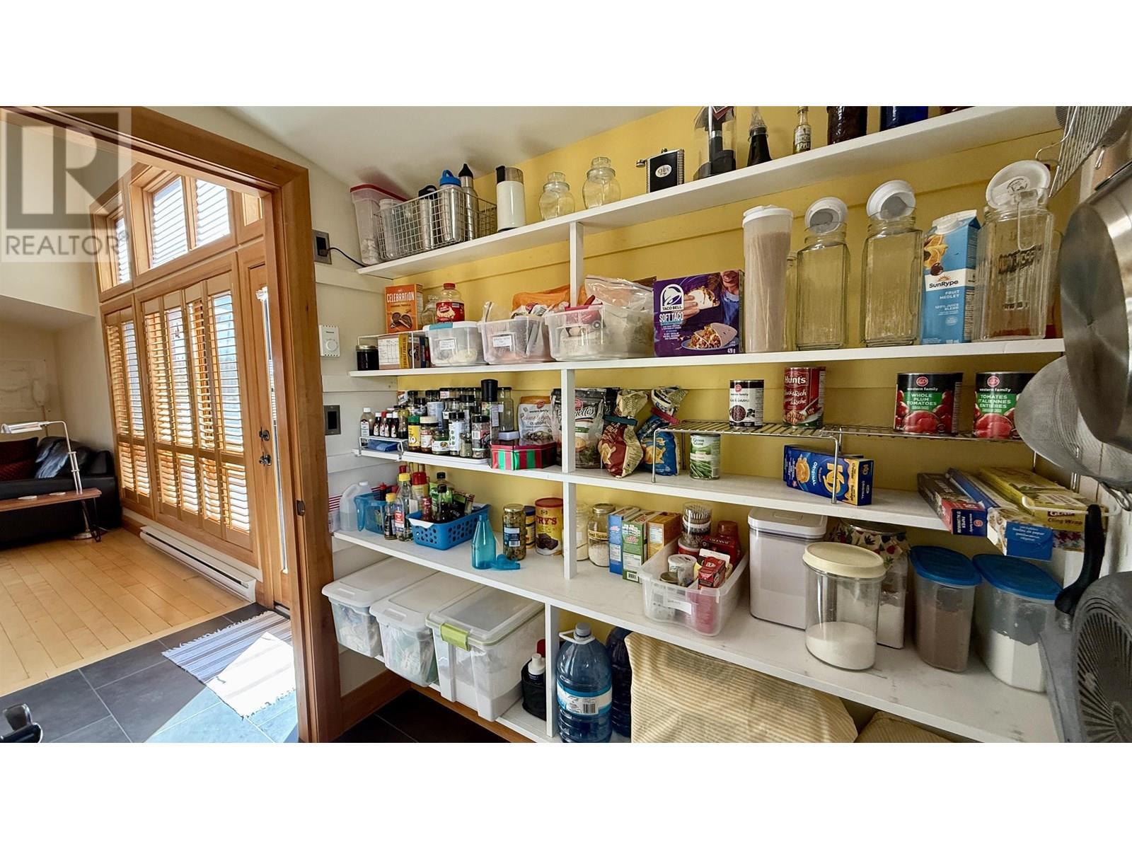 5460 Carlson Road, 100 Mile House, BC - Indoor