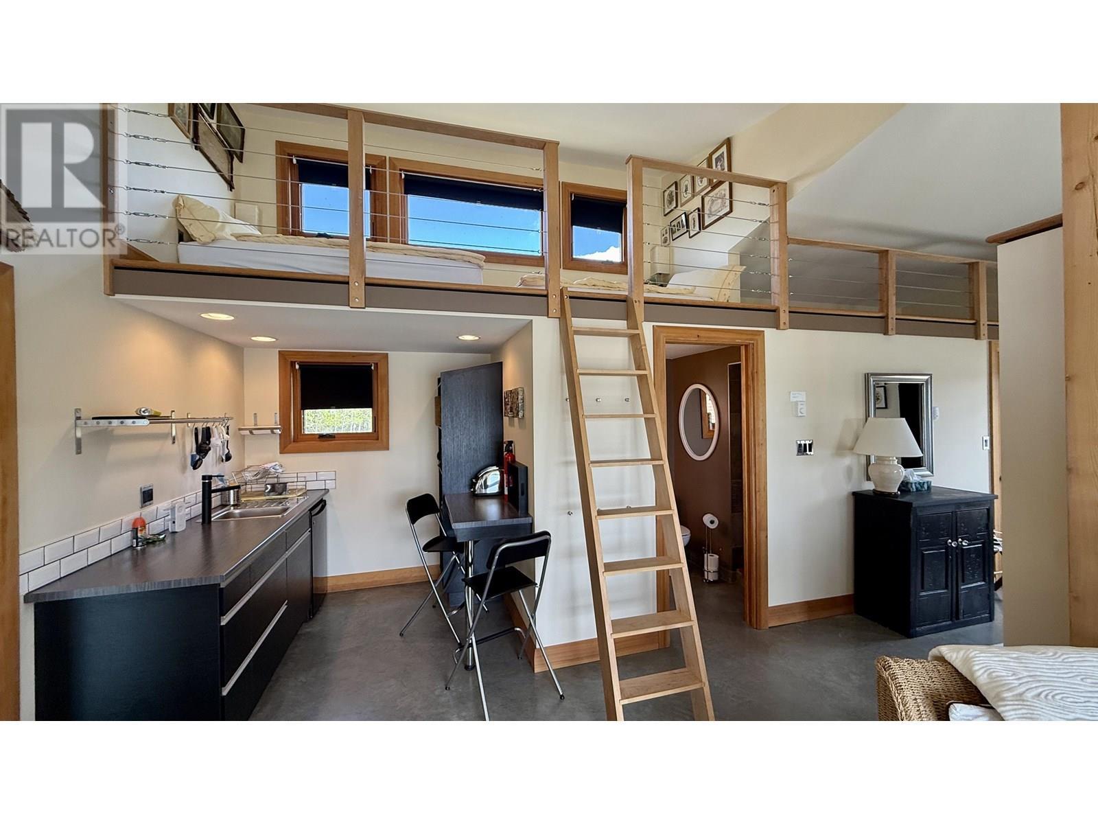 5460 Carlson Road, 100 Mile House, BC - Indoor