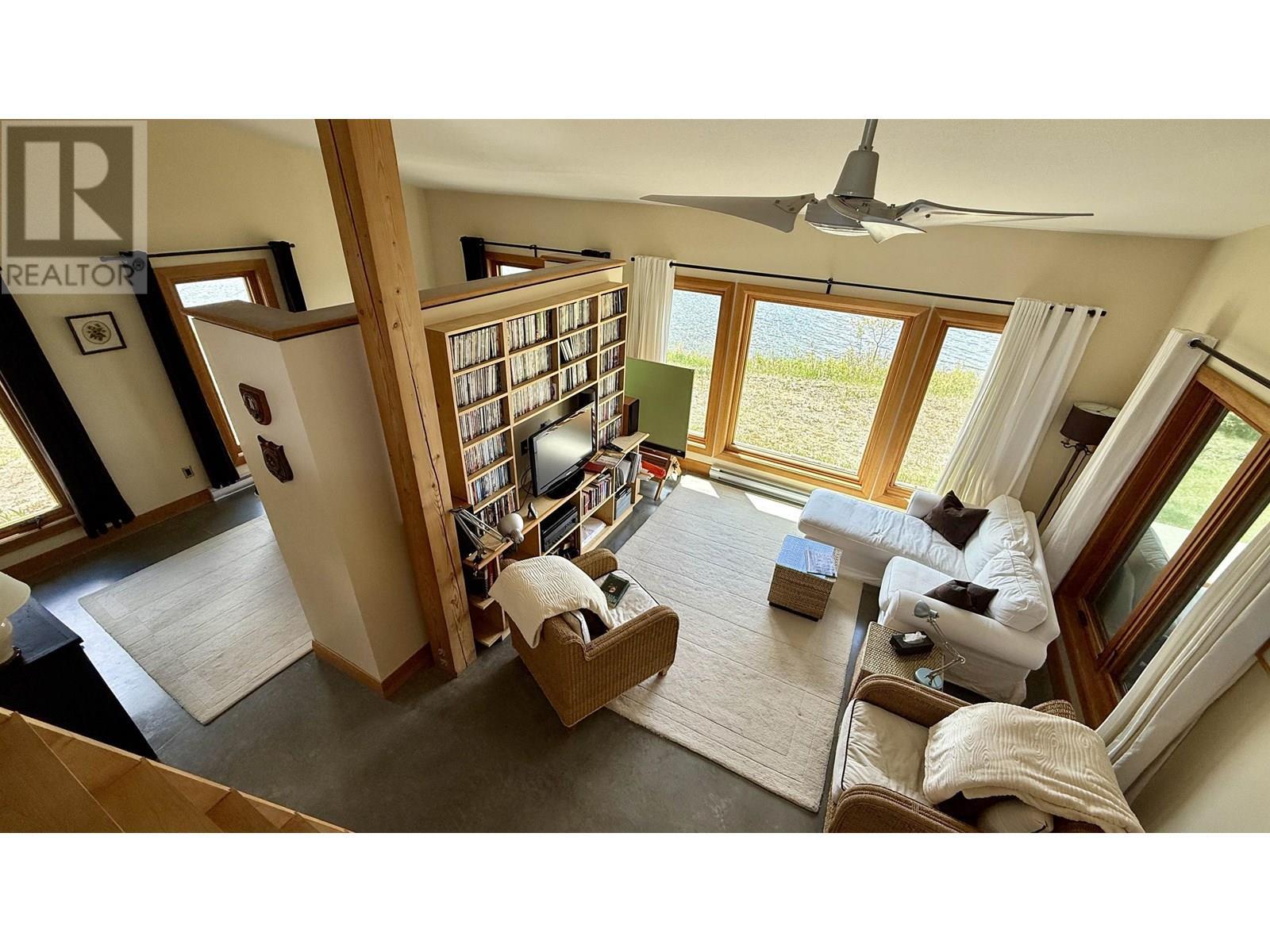 5460 Carlson Road, 100 Mile House, BC - Indoor Photo Showing Living Room