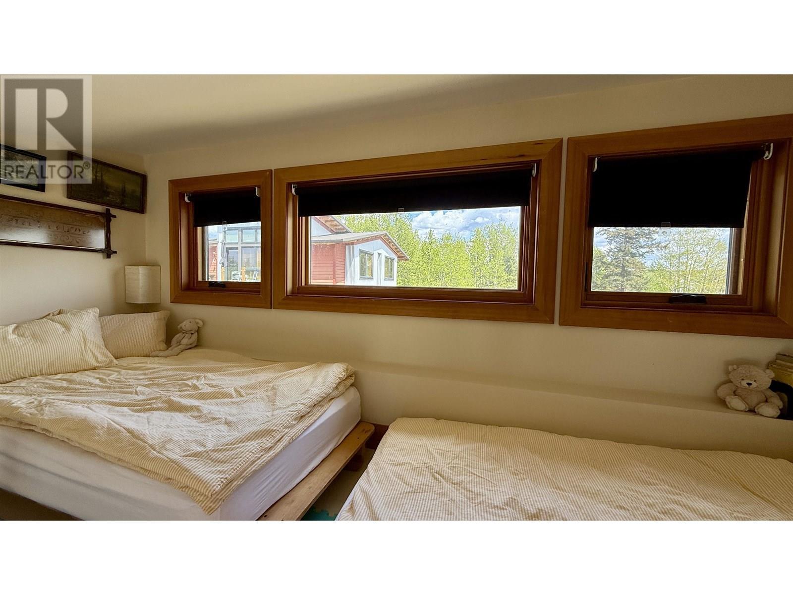 5460 Carlson Road, 100 Mile House, BC - Indoor Photo Showing Bedroom