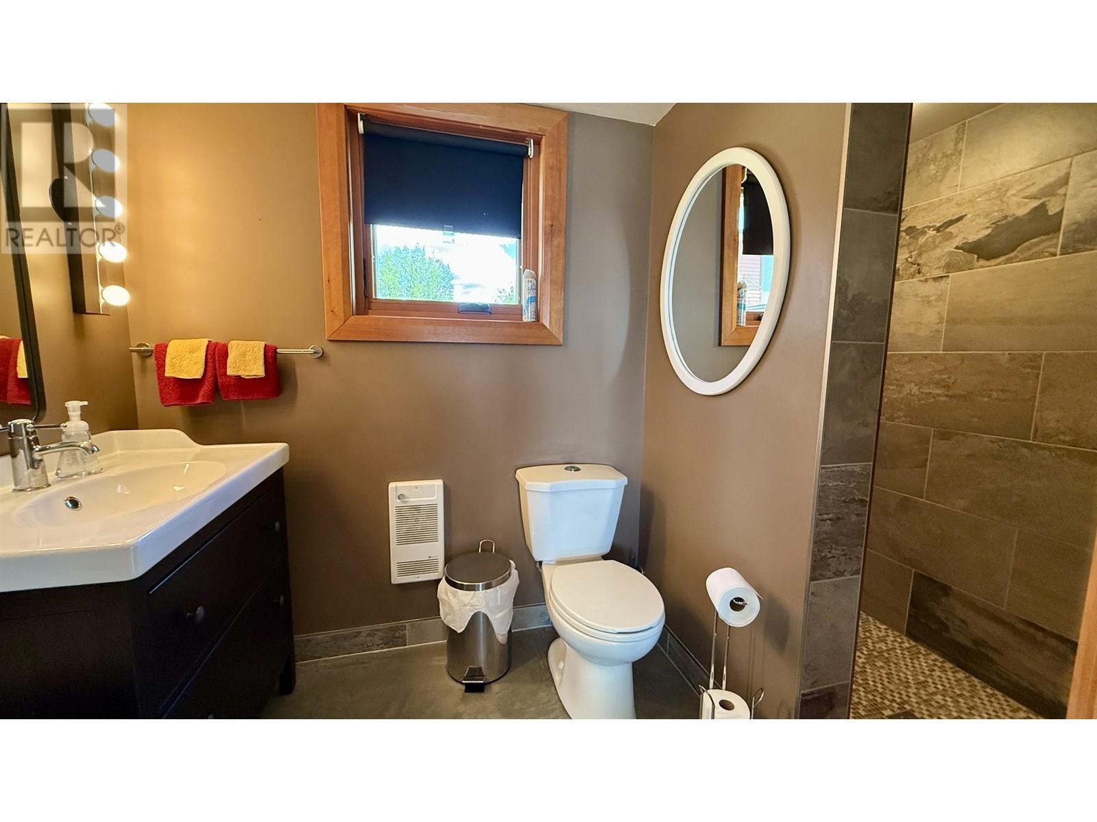 5460 Carlson Road, 100 Mile House, BC - Indoor Photo Showing Bathroom