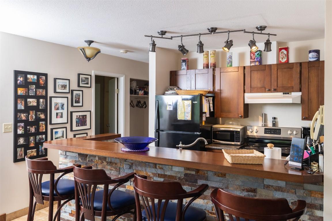 121-4559 Timberline Crescent, Fernie, BC - Indoor Photo Showing Dining Room