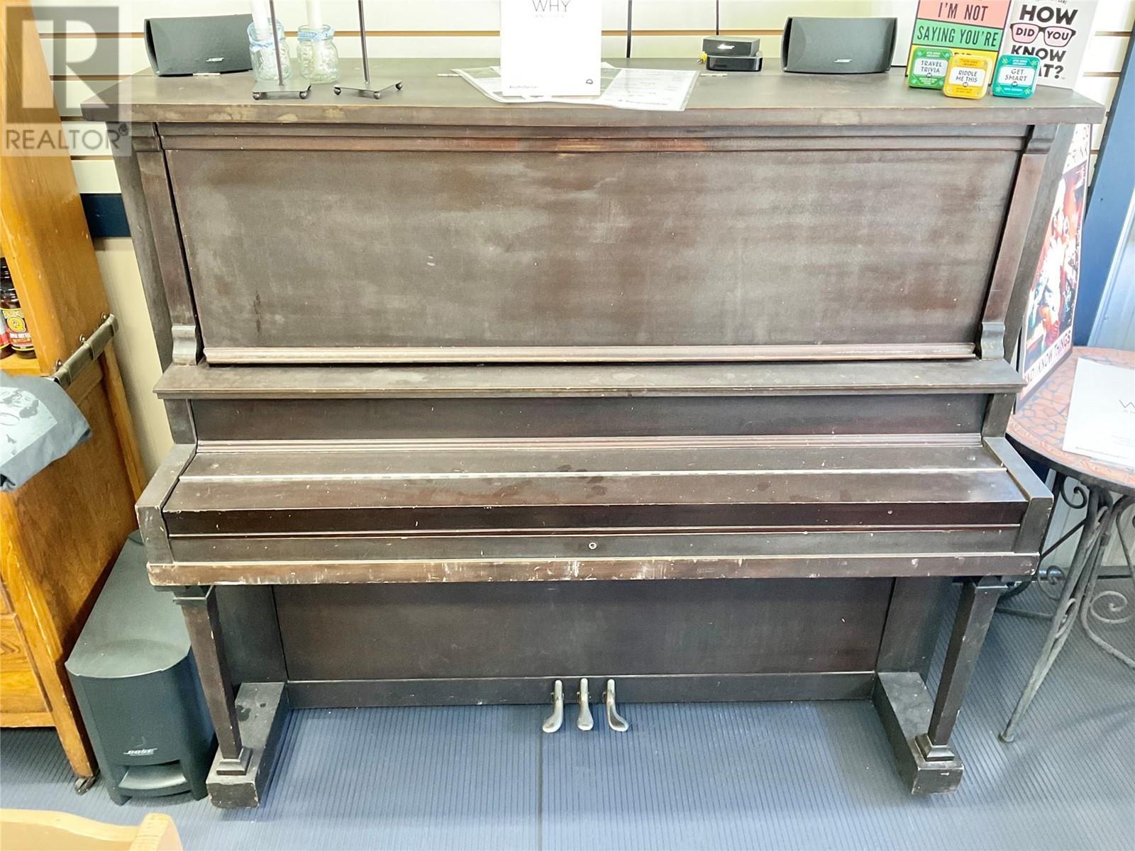 318 Copper Avenue S, Greenwood, BC