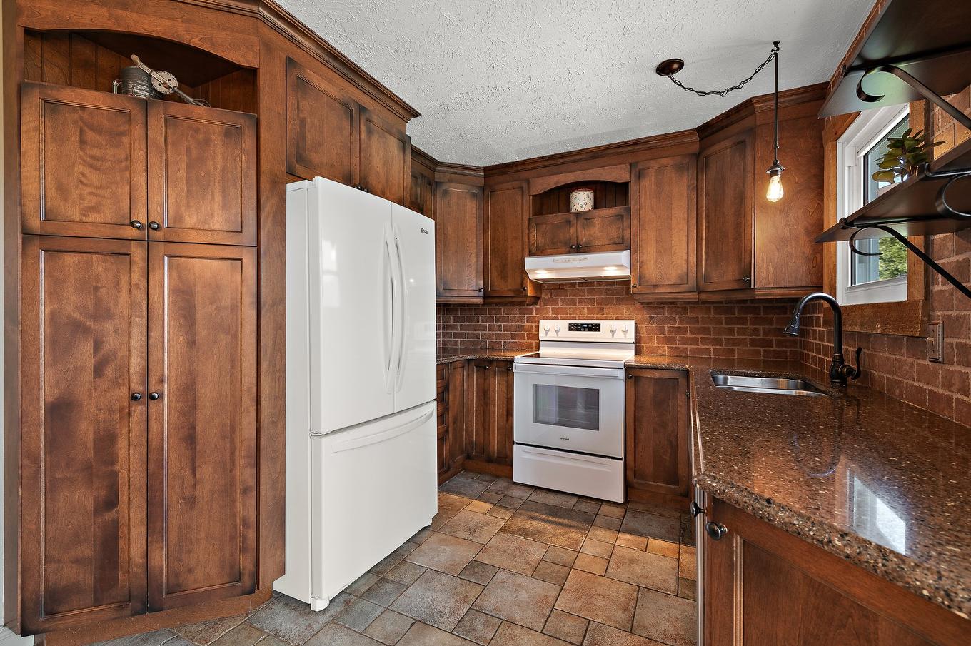 Kitchen - 339 Rue Rivard, Magog, QC - Indoor Photo Showing Kitchen