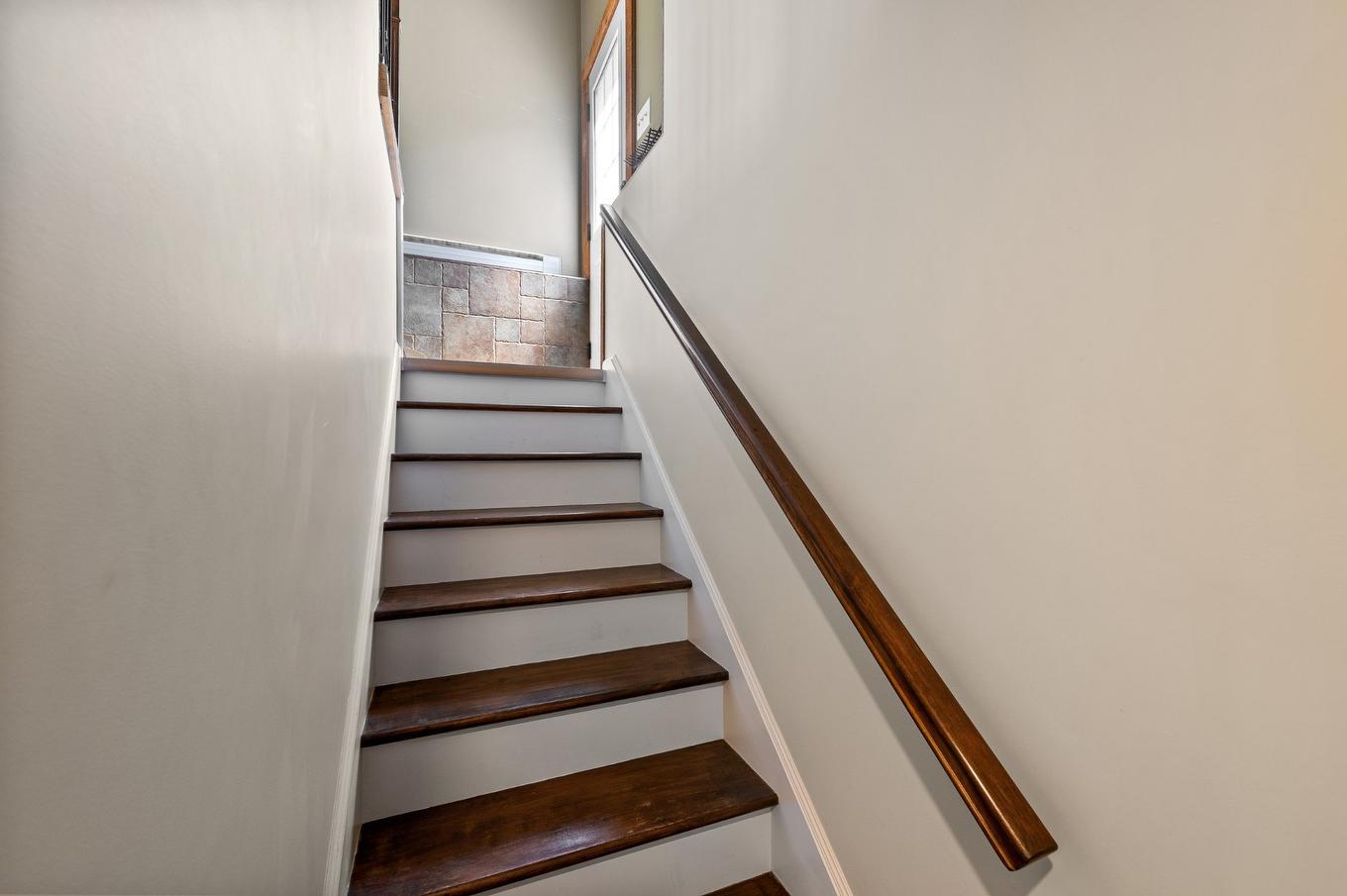 Staircase - 339 Rue Rivard, Magog, QC - Indoor Photo Showing Other Room