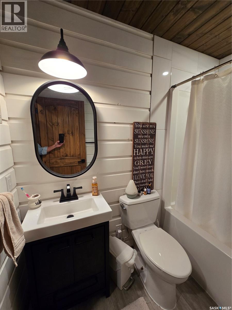 106 Lakeview Drive, Northern Admin District, SK - Indoor Photo Showing Bathroom