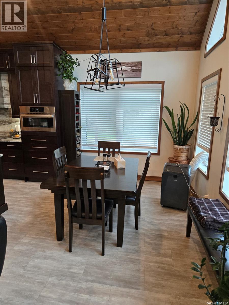 106 Lakeview Drive, Northern Admin District, SK - Indoor Photo Showing Dining Room