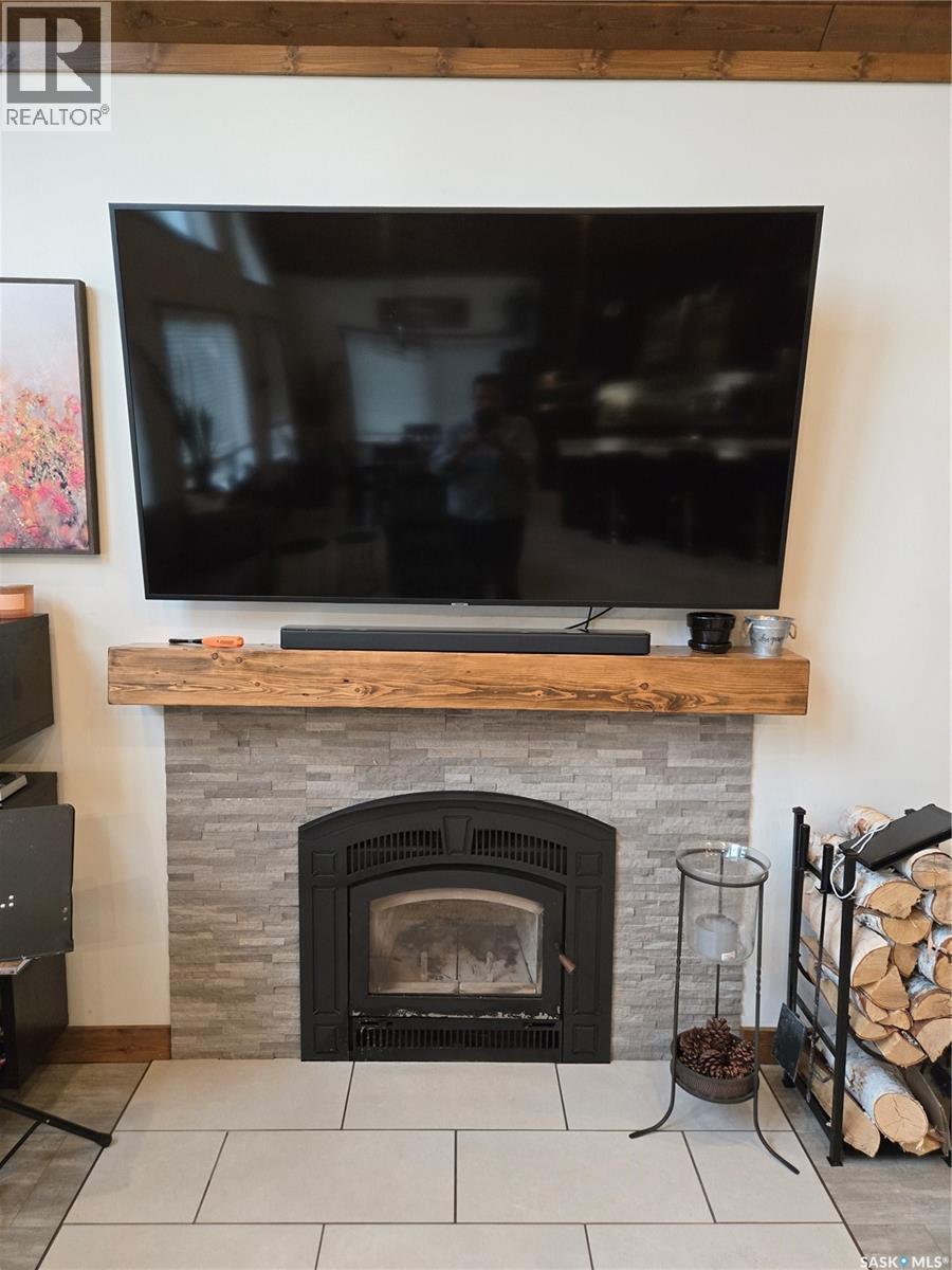 106 Lakeview Drive, Northern Admin District, SK - Indoor Photo Showing Living Room With Fireplace