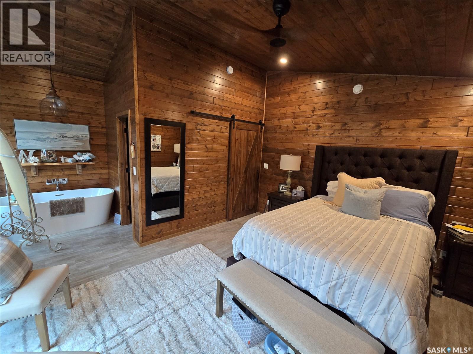 106 Lakeview Drive, Northern Admin District, SK - Indoor Photo Showing Bedroom