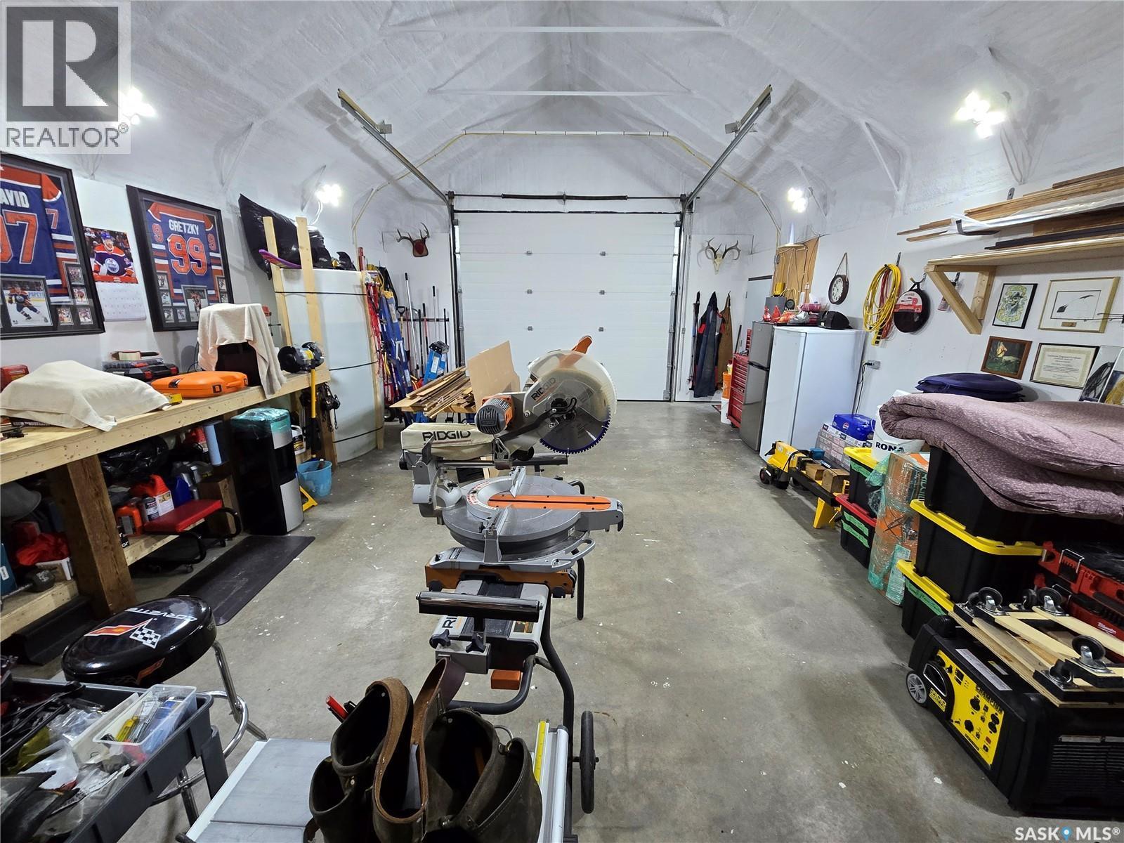 106 Lakeview Drive, Northern Admin District, SK - Indoor Photo Showing Garage