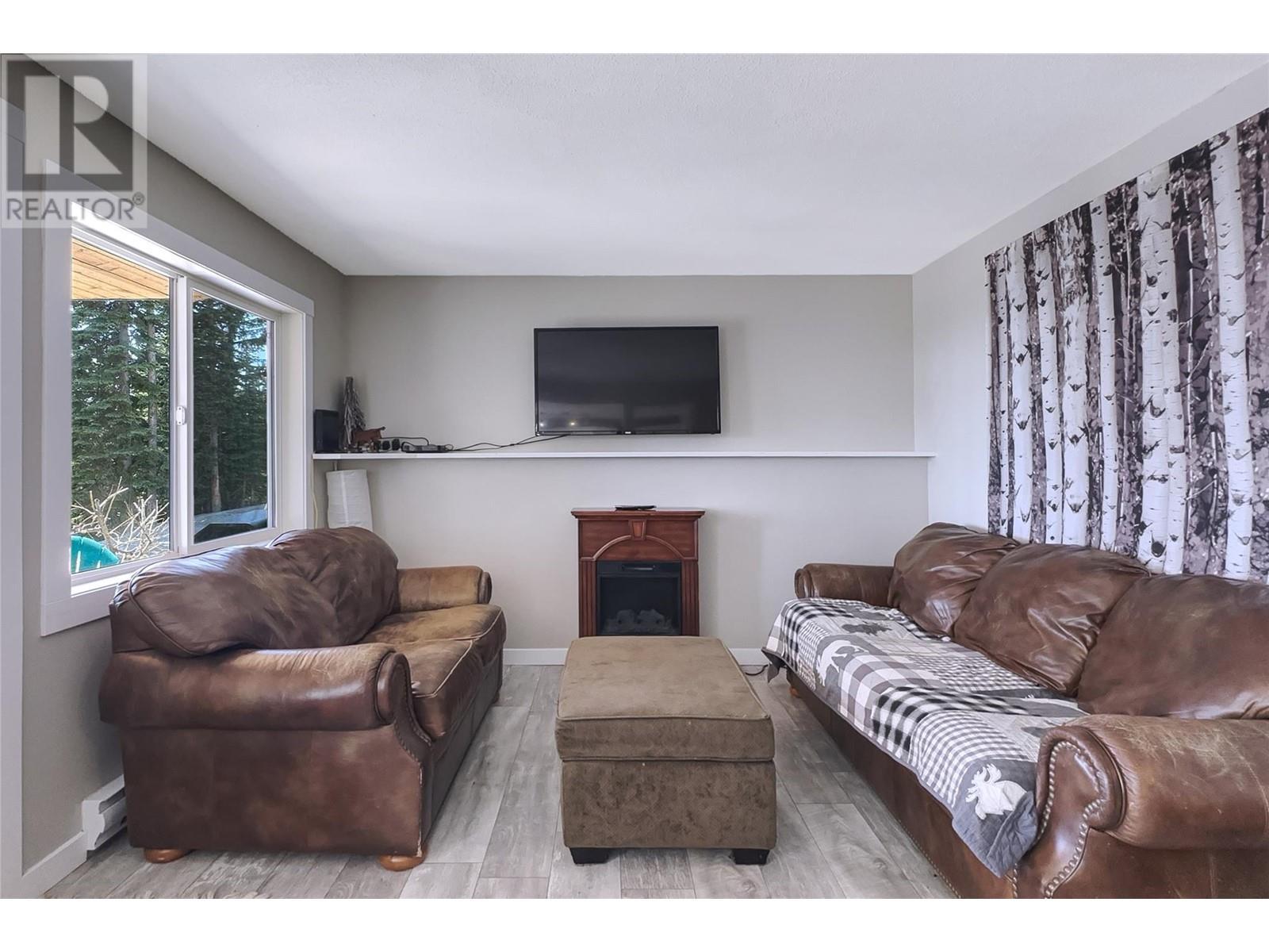 4817 Snow Pines Road Unit# D, Big White, BC - Indoor Photo Showing Living Room