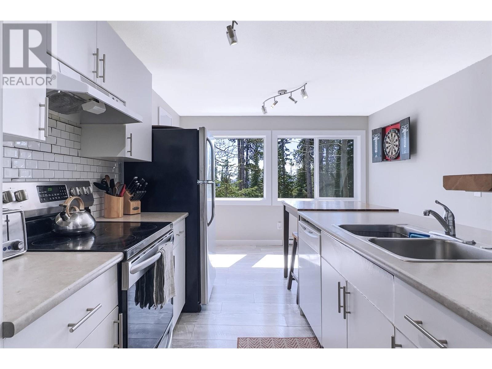 4817 Snow Pines Road Unit# D, Big White, BC - Indoor Photo Showing Kitchen With Double Sink