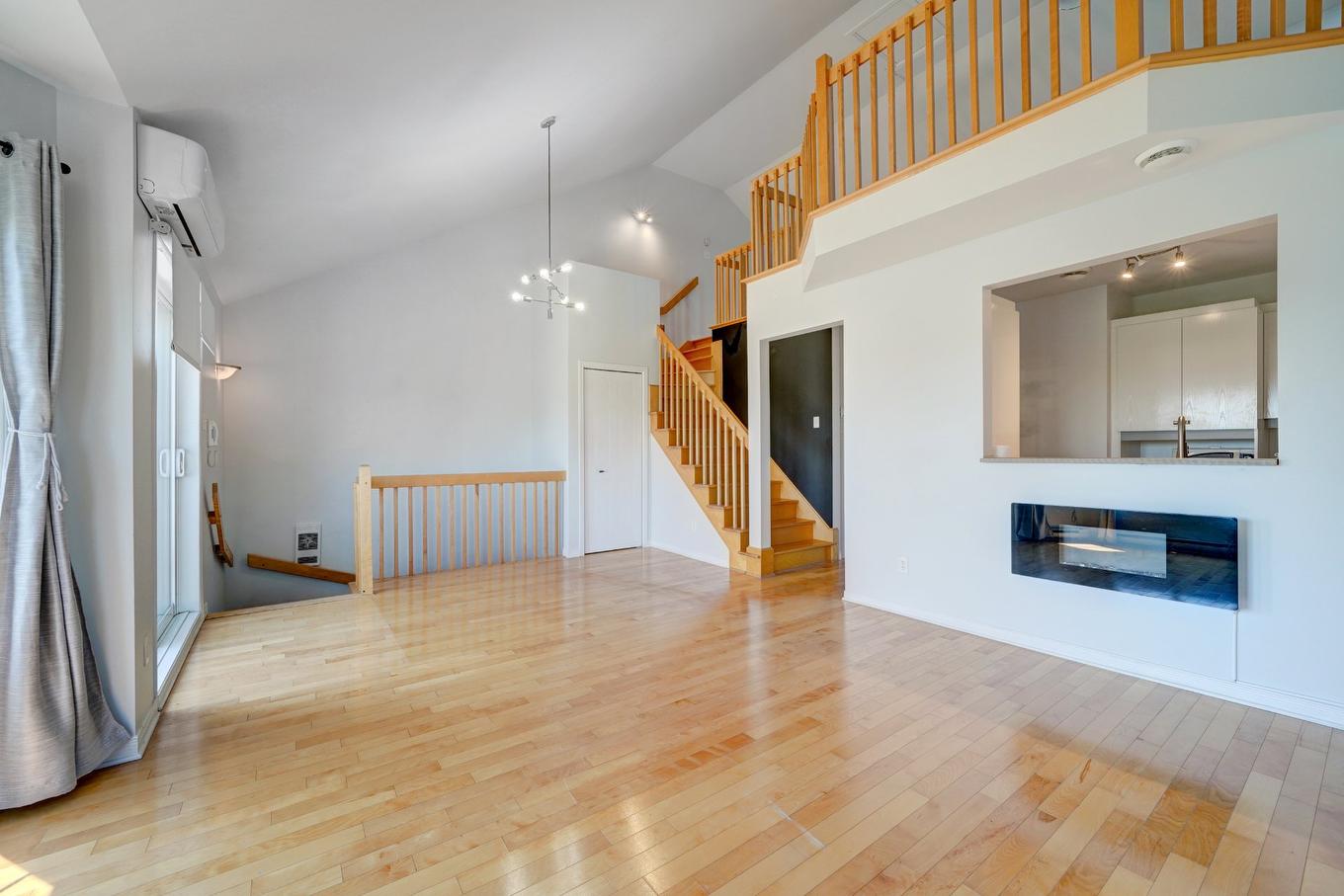 Living room - 7-6195 Boul. Chevrier, Brossard, QC - Indoor With Fireplace