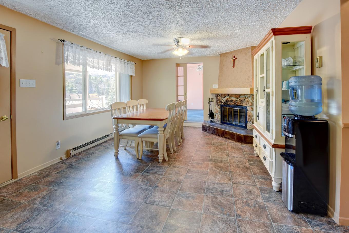 Salle à manger - 124 Domaine Alexandre, Saint-Côme, QC - Indoor With Fireplace