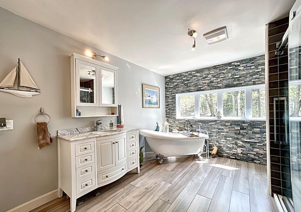 Bathroom - 450 Ch. Aubin, Saint-Sauveur, QC - Indoor Photo Showing Bathroom