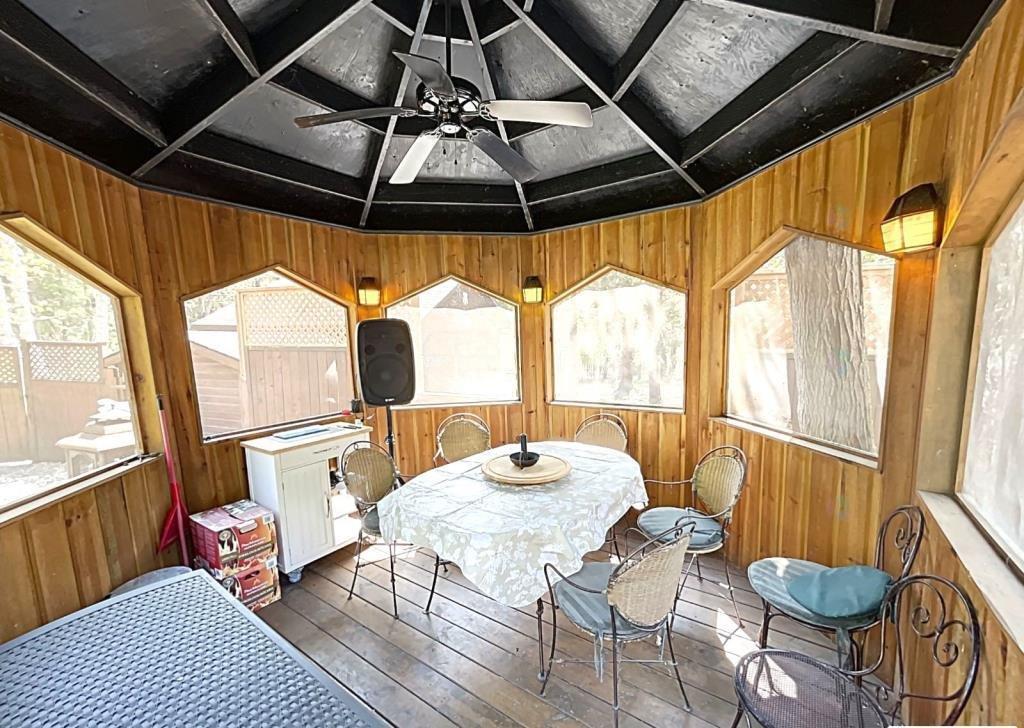 Veranda - 450 Ch. Aubin, Saint-Sauveur, QC - Photo Showing Dining Room