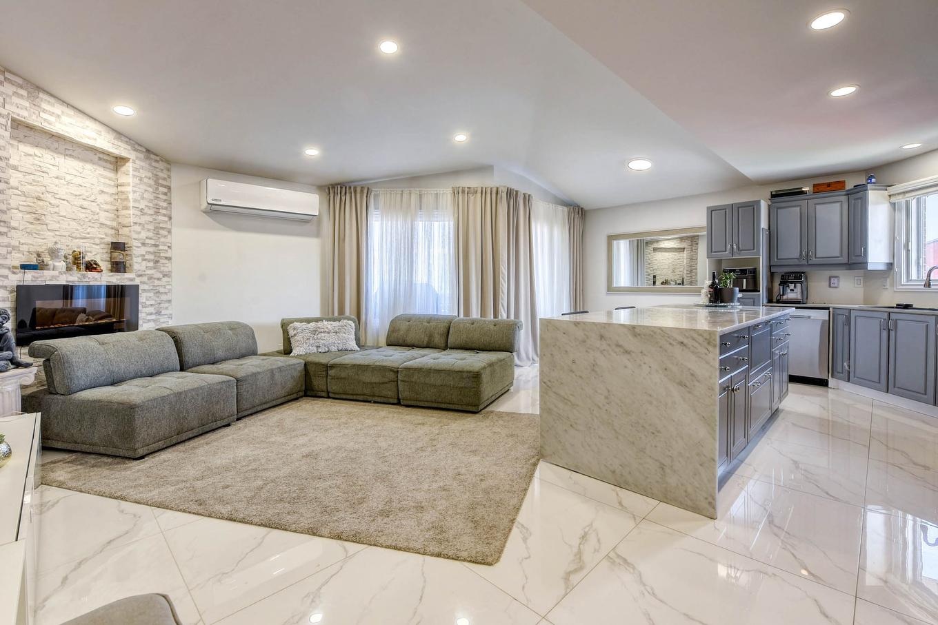 Salon - 308-1511 Boul. Shevchenko, Montréal (Lasalle), QC - Indoor With Fireplace