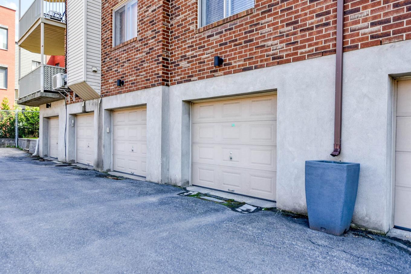 Garage - 308-1511 Boul. Shevchenko, Montréal (Lasalle), QC - Outdoor With Balcony With Exterior