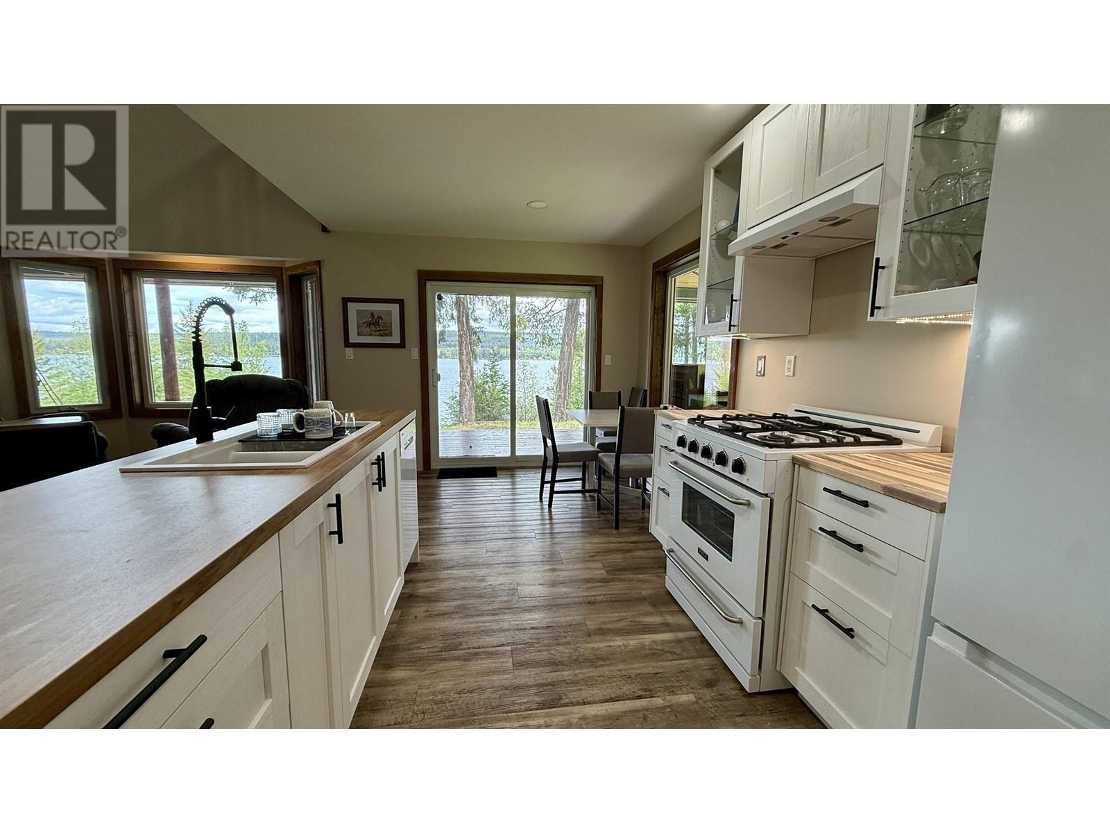 4460 Tatton-Helena Fs Road, Lac La Hache, BC - Indoor Photo Showing Kitchen With Double Sink