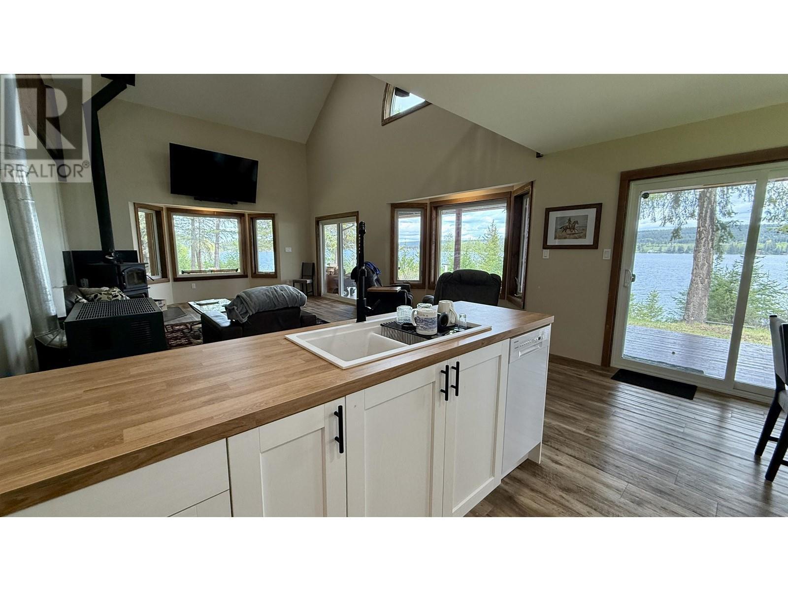 4460 Tatton-Helena Fs Road, Lac La Hache, BC - Indoor Photo Showing Kitchen With Double Sink