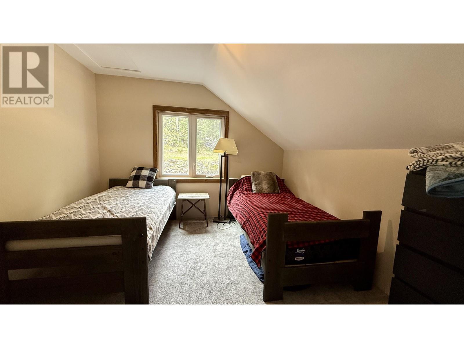 4460 Tatton-Helena Fs Road, Lac La Hache, BC - Indoor Photo Showing Bedroom