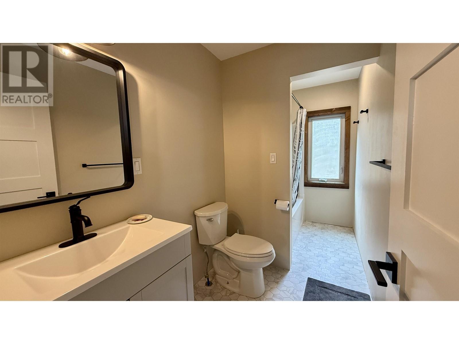 4460 Tatton-Helena Fs Road, Lac La Hache, BC - Indoor Photo Showing Bathroom